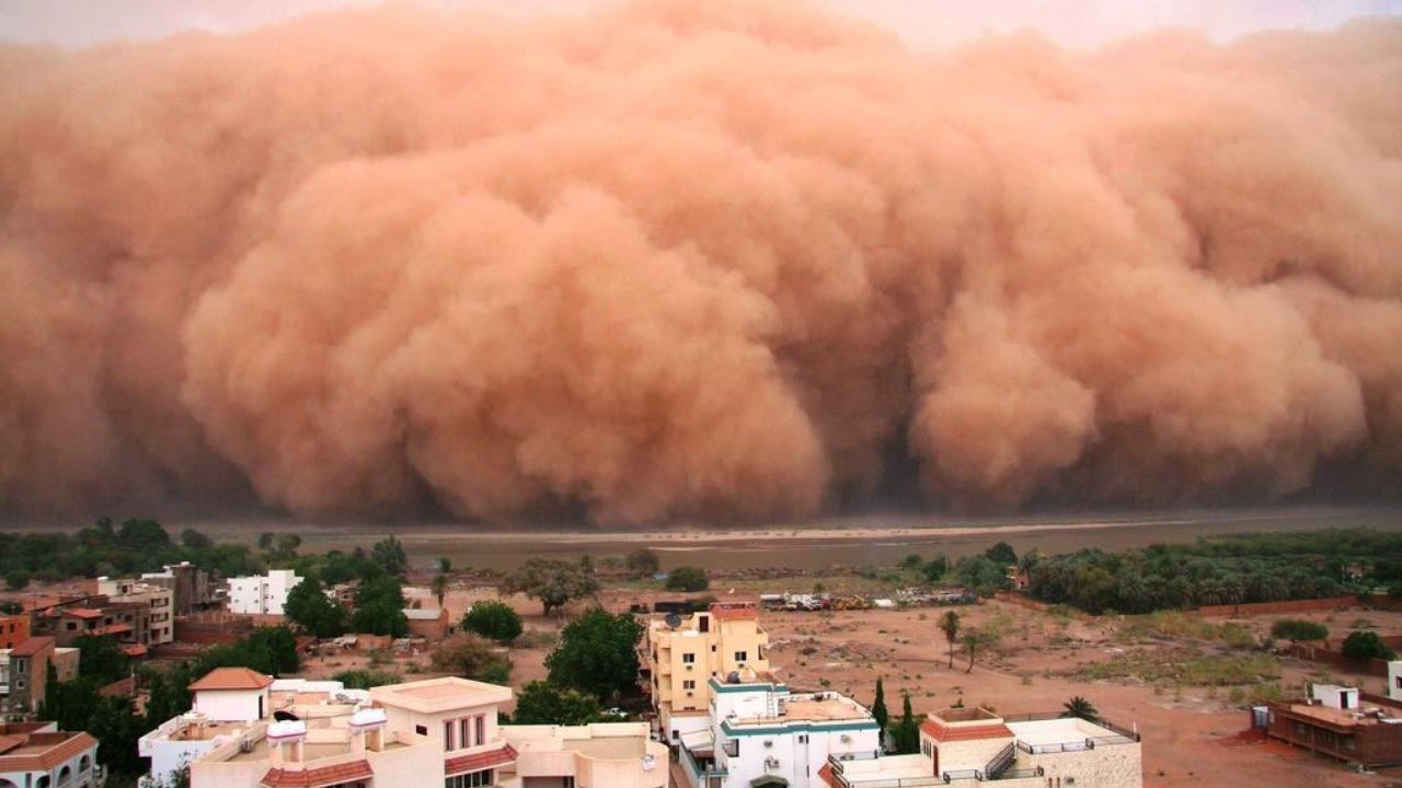International Dust Storm Day : वाळू आणि धुळीच्या वादळांचे जागतिक संकट; मानवी आरोग्य, शेती आणि अर्थव्यवस्थेला बसणारा मोठा फटका