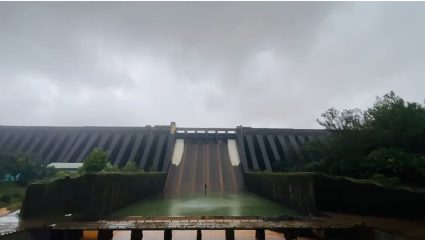 Koyna Dam: कोयना धरणातून पाण्याचा विसर्ग सुरू; मुसळधार पावसामुळे नदीकाठच्या गावांना सतर्कतेचा इशारा