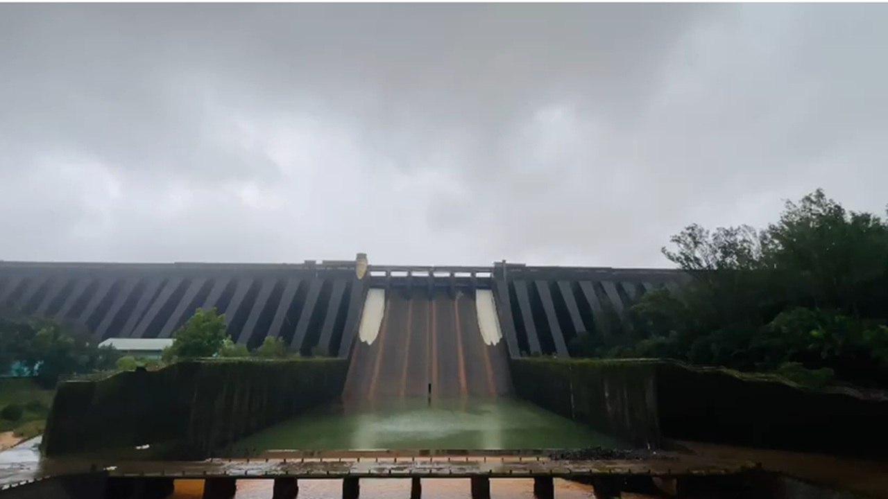 Koyna Dam: कोयना धरणातून पाण्याचा विसर्ग सुरू; मुसळधार पावसामुळे नदीकाठच्या गावांना सतर्कतेचा इशारा