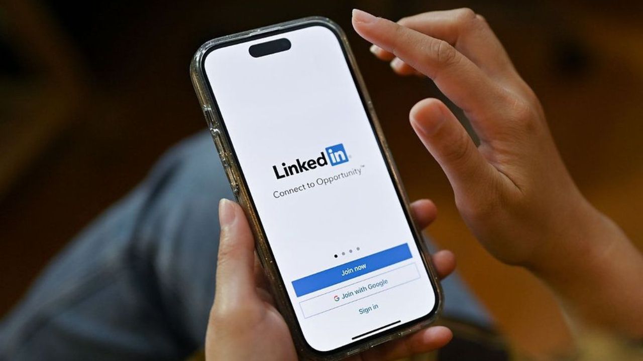 Tech Tips: LinkedIn वर हजारो लोकांपर्यंत पोहोचायचंय? प्रोफाईलची रिच वाढवण्यासाठी फॉलो करा या स्मार्ट ट्रिक्स