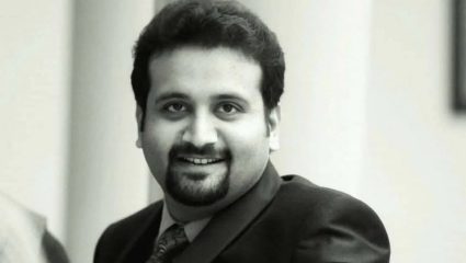 लातूरमध्ये खळबळ! डॉ. मेहुल राठोड यांचा गूढ मृत्यू; कारमध्ये सापडला मृतदेह