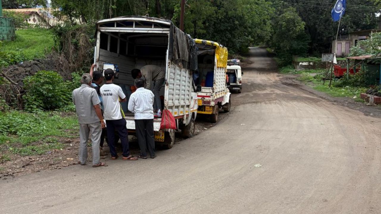 Wai News: वाईतील धोम धरण परिसरात विनापरवाना दूध वाहतूक करणाऱ्या ६ वाहनांवर अन्न व औषध प्रशासनाची मोठी कारवाई