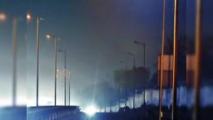 Mumbai-Pune Highway: जुना मुंबई-पुणे महामार्ग अंधारात! देहूरोड ते वडगाव फाट्यावरील बंद पथदिव्यांमुळे अपघाताचा धोका 