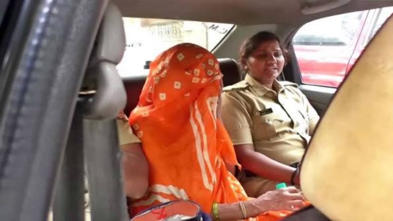 Karnataka News: अरे काय चाललंय! निकाल आपल्या बाजूने लागण्यासाठी न्यायाधीशांच्या खुर्चीवर केली काळी जादू!  