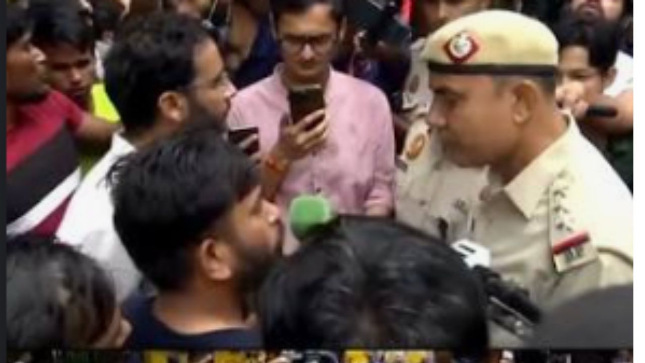 CJP Protest Update: पोलिसांच्या वर्दीत गुंड, भर रस्त्यात अभिजीत-आशुतोष पोलिसांना भिडले