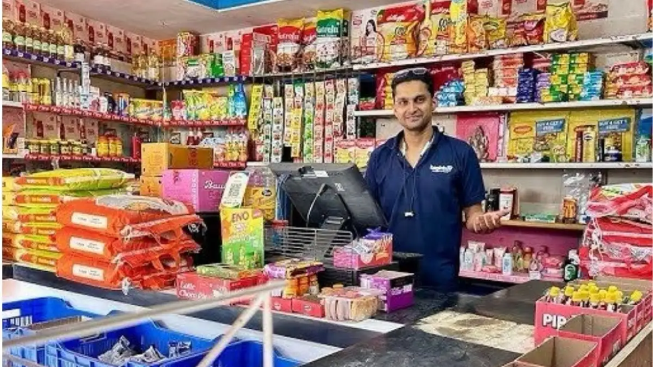 3 कोटींची नोकरी सोडून किराणा दुकान सुरू केलं! IIT गोल्ड मेडलिस्टच्या निर्णयामागचं कारण ऐकून थक्क व्हाल