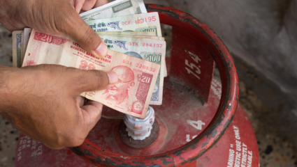LPG Price News: गॅस सिलिंडरवर 700 रुपयांपर्यंत सबसिडी? संसदेत सरकारचा मोठा खुलासा; पाहा  नेमके काय आहेत दर?