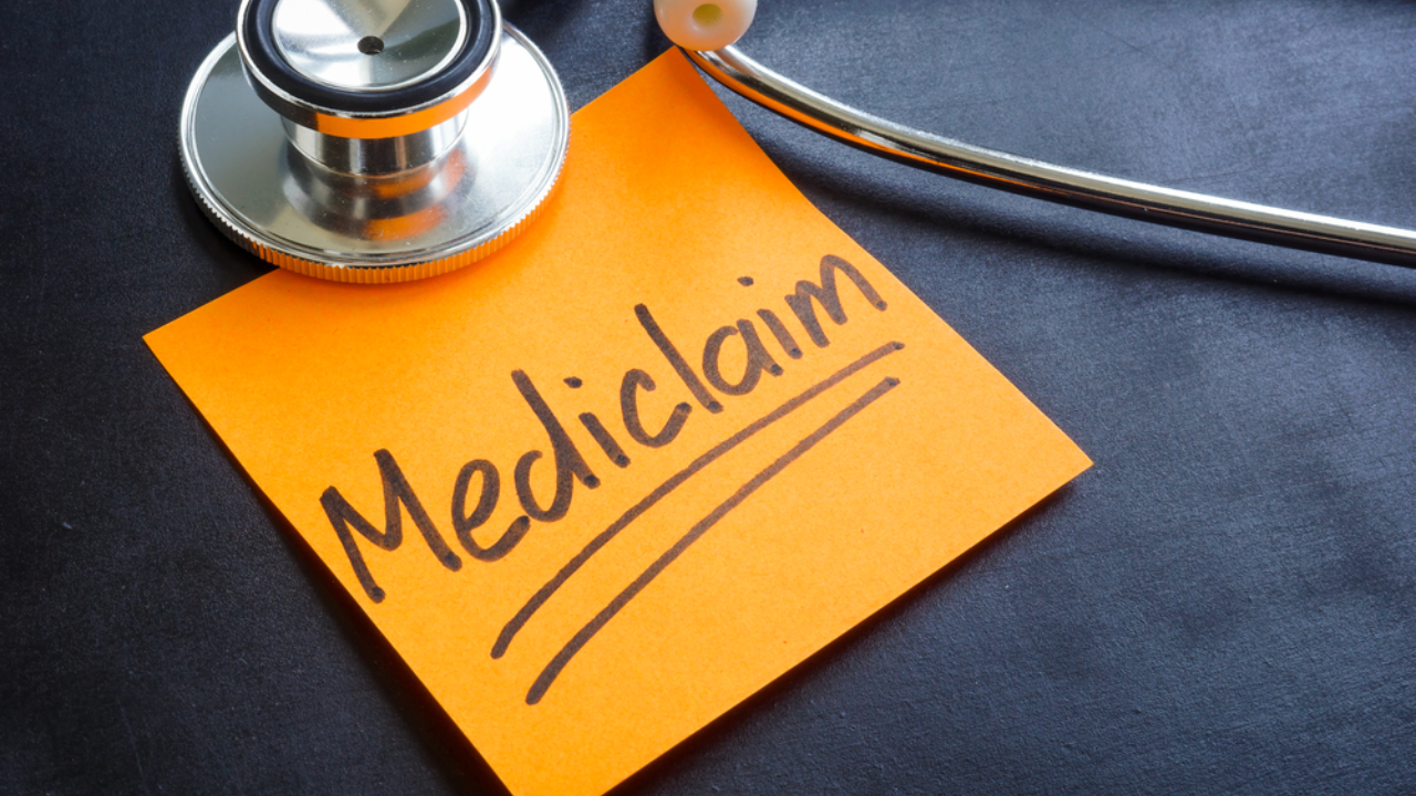 असं तुमच्यासोबत घडू शकतं, विमा कंपनीने कँसर उपचारासाठीचा Mediclaim फेटाळला, Consumer Court ने दिला असा दणका, शेवटी 3 लाख…