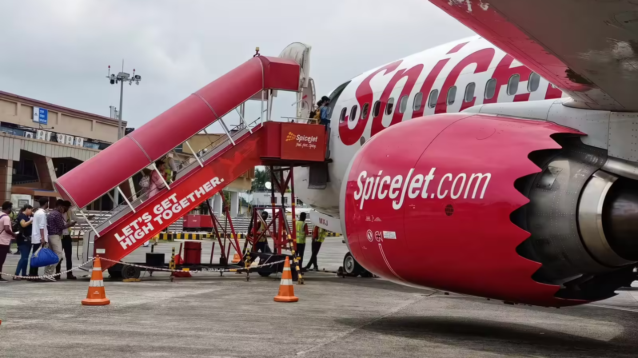 प्रवाशांची फसवणूक करत होतं Spicejet? डार्क पॅटर्न्सचा वापर केल्यामुळे सरकारचा दणका, नेमका प्रकार काय?