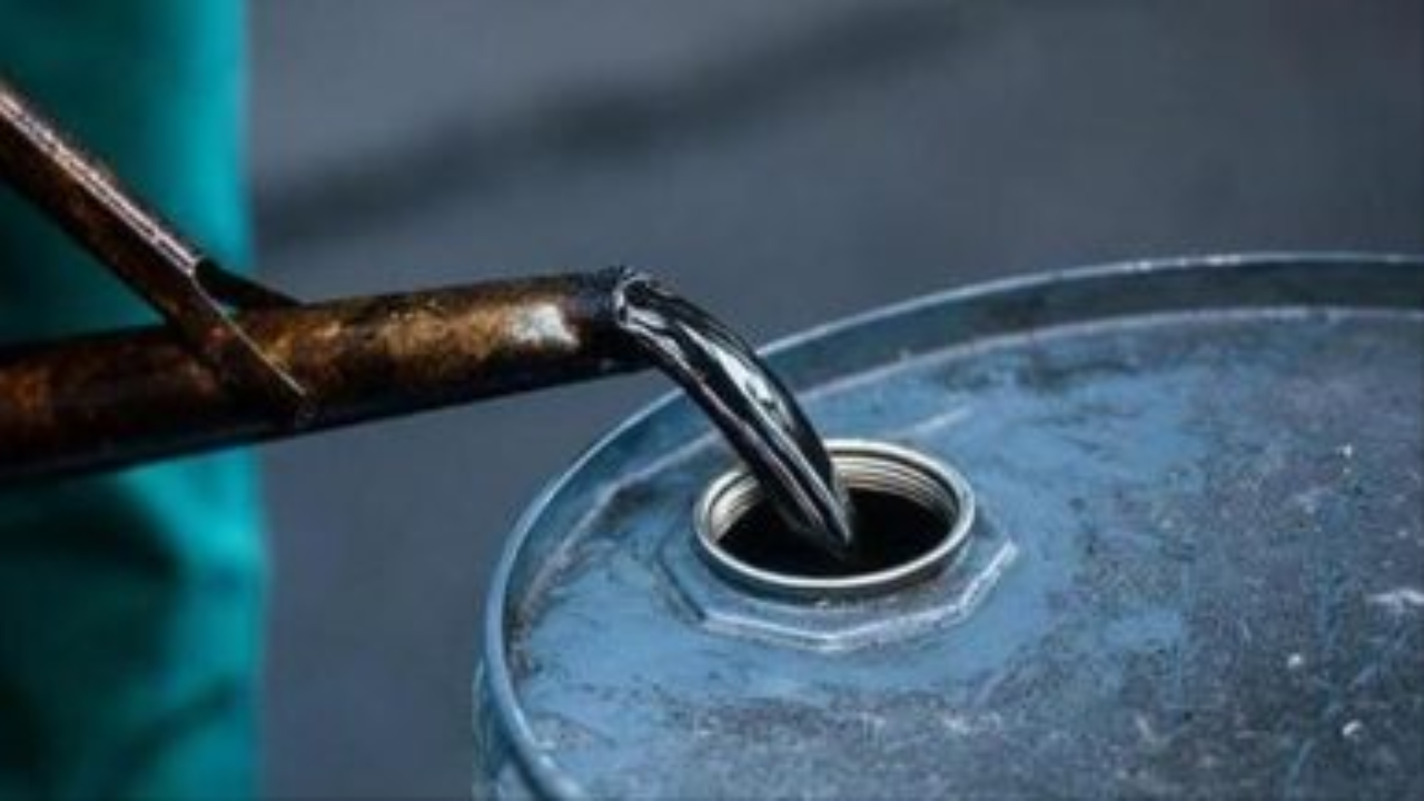 Crude Oil च्या दरात मोठी वाढ! ब्रेंट क्रूड 90 डॉलर्सच्या पार पोहोचलं; आता भारतात पुन्हा पेट्रोल-डिझेल महागणार?