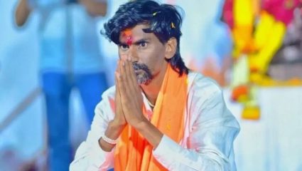 Maratha Reservation आंदोलनाला मुंबई पोलिसांचा नकार; ‘तुमच्यासमोर गुडघे टेकणार नाही,’ परवानगी नाकारताच संतापले जरांगे पाटील