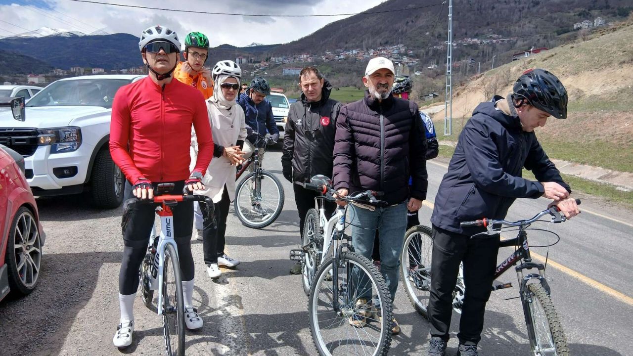 Turkey: तुर्कीमध्ये विचित्र वाद; घट्ट स्पोर्ट्सवेअरमध्ये सायकल चालवल्याने गव्हर्नरची हकालपट्टी, संतप्त नागरिकांचे ऑनलाईन आंदोलन