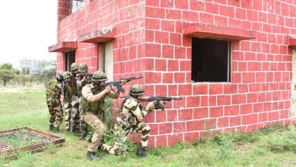 शत्रूंची दाणादाण उडणार! Indian Army अन् CISF चा पुण्यात संयुक्त सराव; अंतर्गत सुरक्षा…