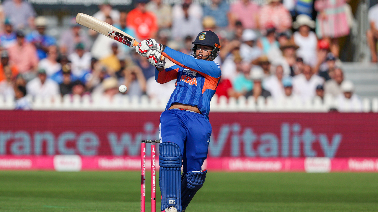 क्रिकेटविश्व हादरलं! ‘बेबी बॉस’ Vaibhav Suryavanshi ने झिम्बाब्वेला केले उद्ध्वस्त; अर्धशतक अन्…