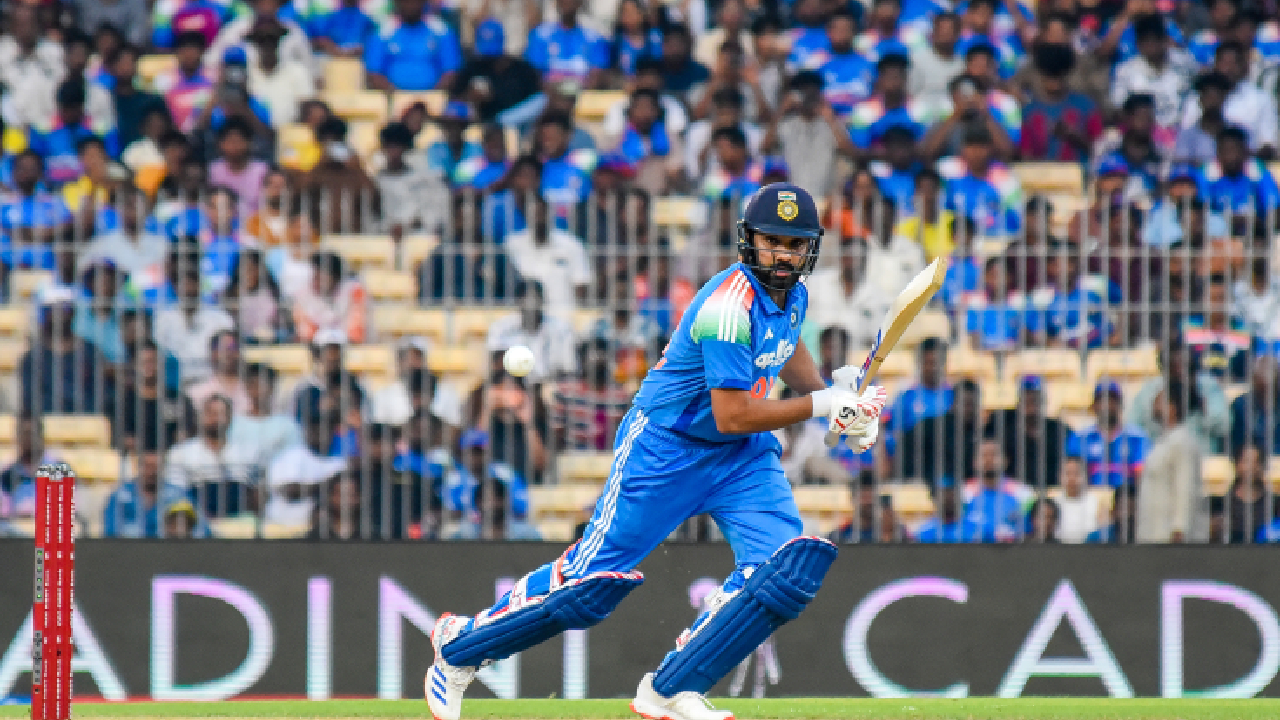 अफलातून! बॅट आहे की जादूची छडी; Karanbir Singh ने मोडला Rohit Sharma चा ‘हा’ वर्ल्ड रेकॉर्ड