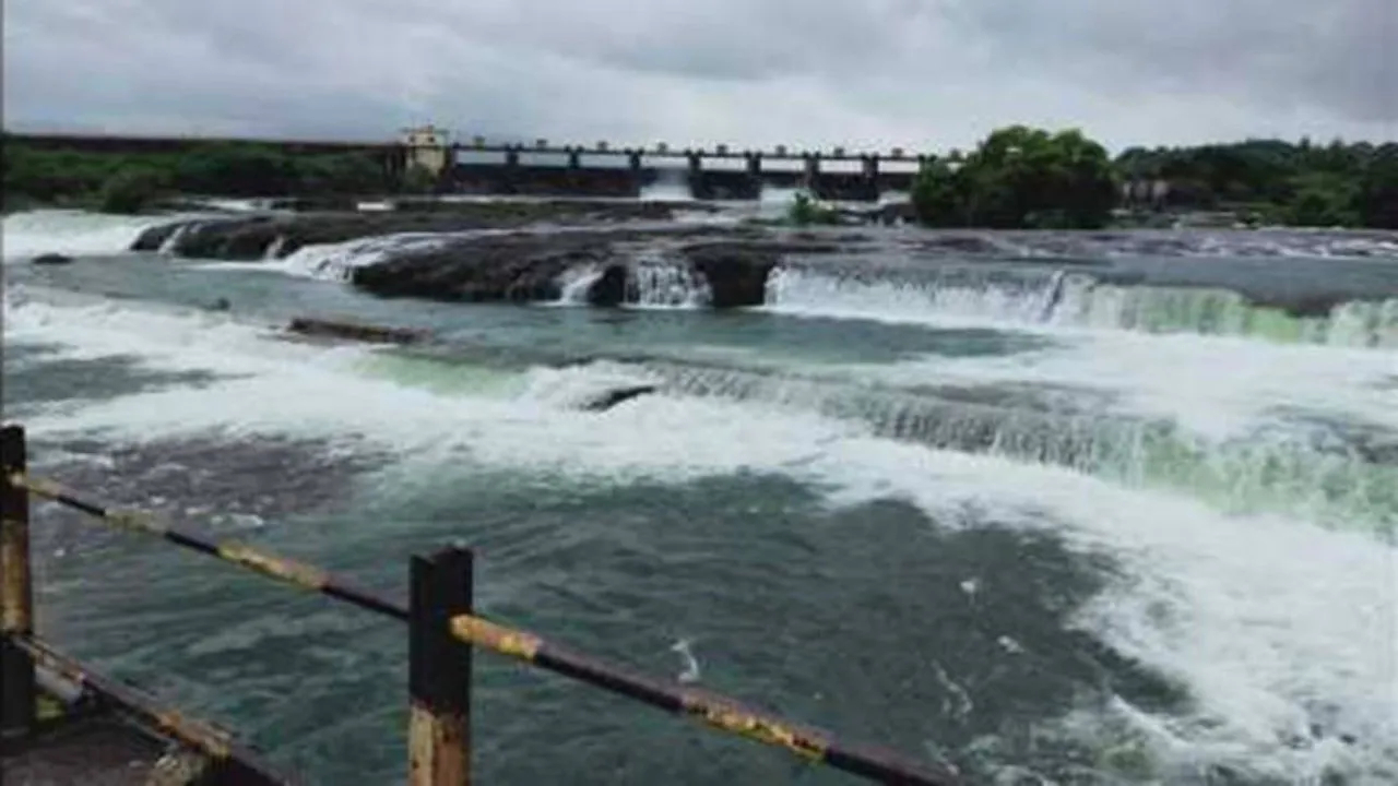 पुणेकरांवर भीषण संकट! Khadakwasla धरणातून मुठा नदीत तब्बल ‘इतक्या’ हजार…; पावसाचा जोर कायम