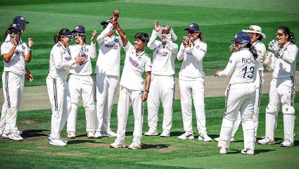 IND W Vs ENG W: लॉर्ड्सवर फडकला तिरंगा! Team India समोर इंग्लंडचा सुपडासाफ; 270 रन्सने पराभव