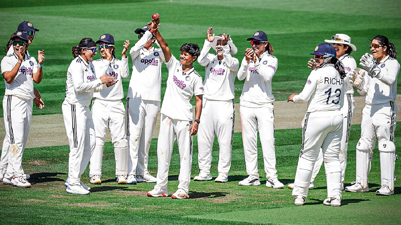 IND W Vs ENG W: लॉर्ड्सवर फडकला तिरंगा! Team India समोर इंग्लंडचा सुपडासाफ; 270 रन्सने पराभव