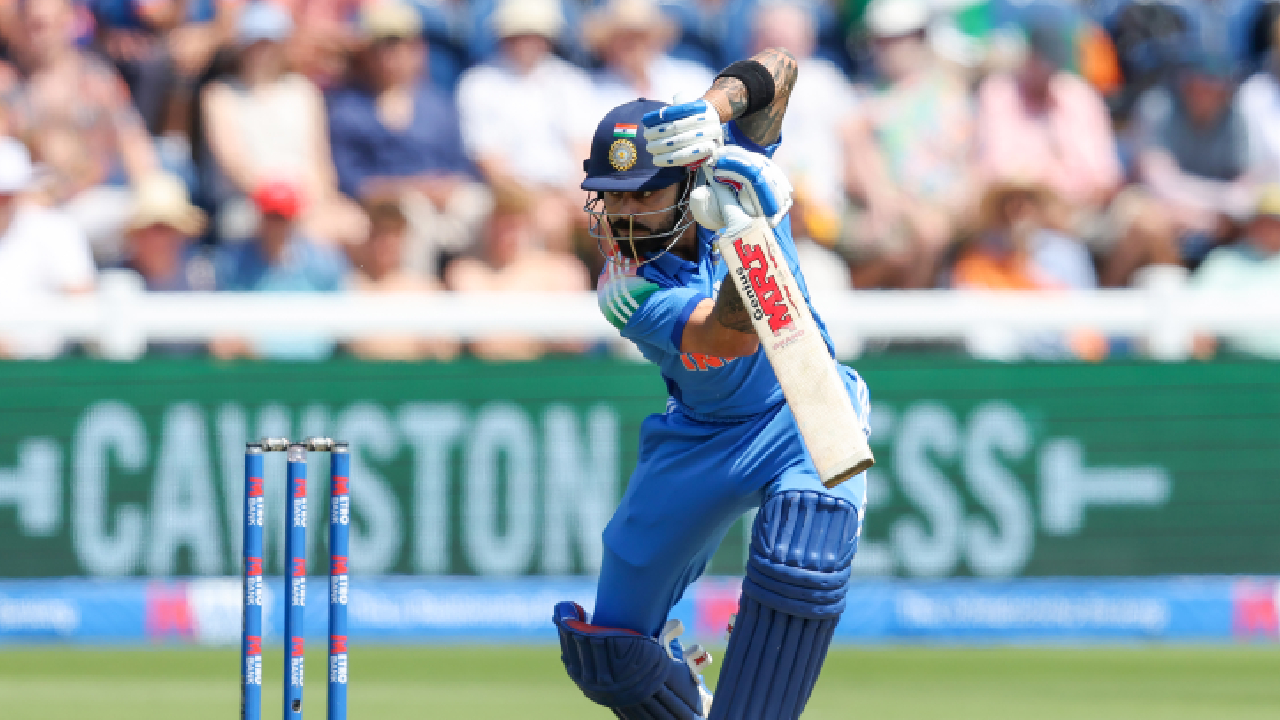 अबब! हे तर लयं मारतंय! फक्त 133 रन्स अन् Virat kohli मोडणार क्रिकेटच्या देवाचा ‘हा’ रेकॉर्ड