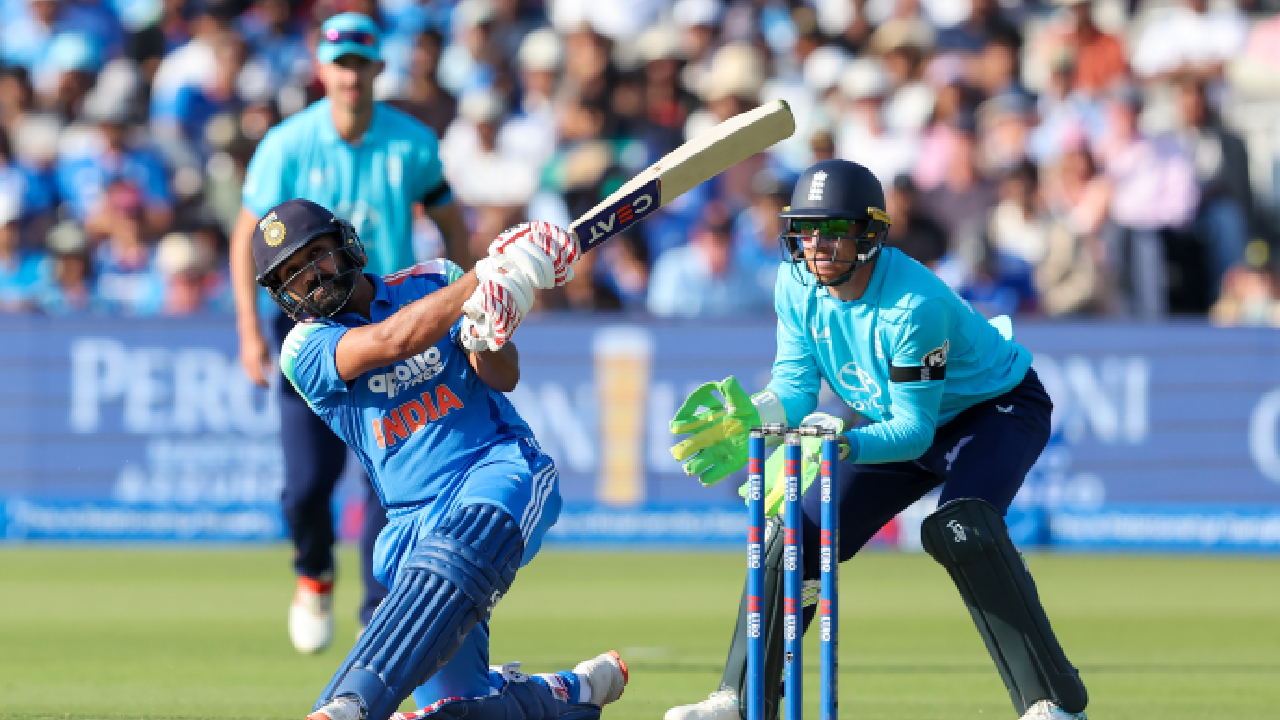 टी शर्ट, स्लिपर्स अन्…! मागच्या दाराने निसटला Rohit Sharma; ‘त्या’ प्रकरणामागे नेमके सत्य काय?