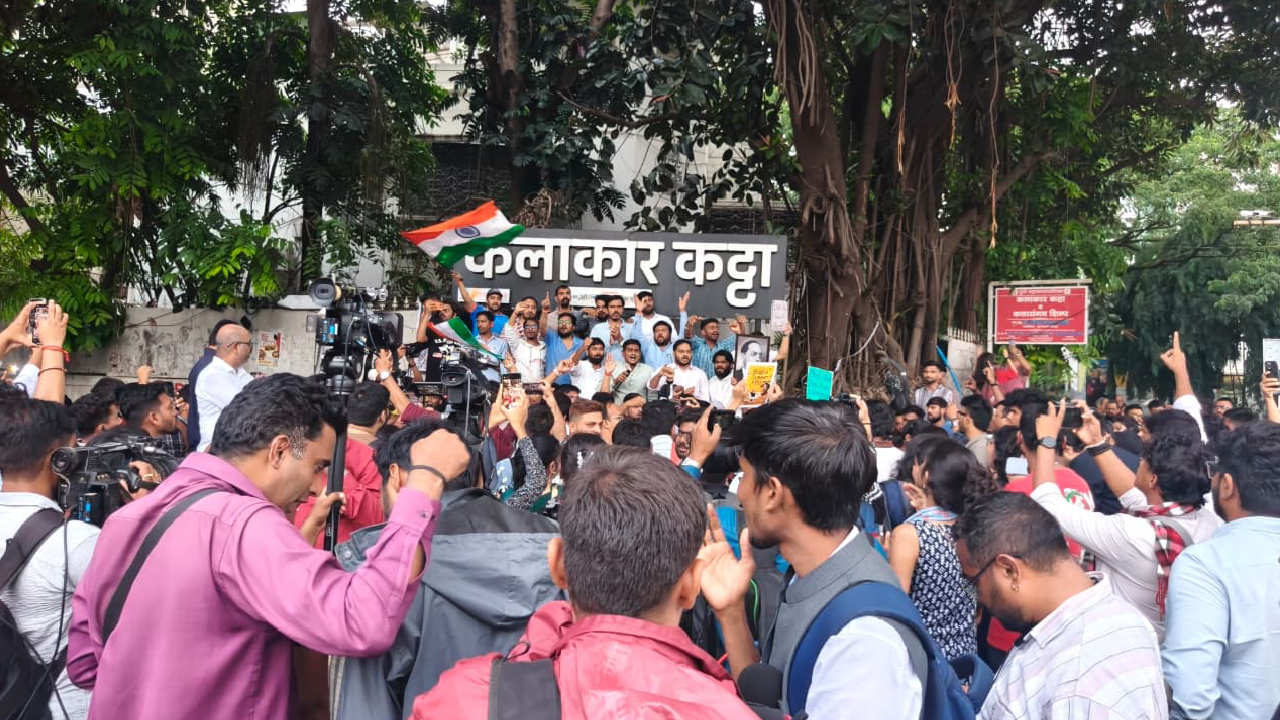 CJP Pune Protest: ‘पेपर अभी झाकी है ‘ईव्हीएम’…’; प्रधानांचा राजीनामा अन् मेलोडी वाटत विद्यार्थ्यांचा जल्लोष