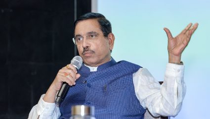 New Education Minister : देशाचे नवे शिक्षणमंत्री प्रल्हाद जोशी नेमके किती शिकले आहेत? जाणून घ्या एका क्लिकवर..