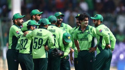 आ बैल मुझे मार! वेस्ट इंडिजच्या समोर उडणाऱ्या Pakistan ला ICC ने दाखवली जागा, केली ‘ही’ कारवाई