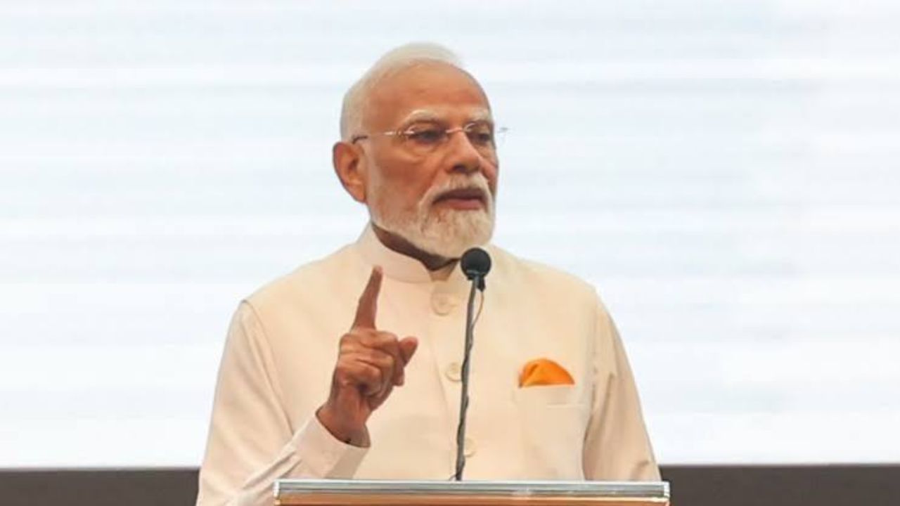 PM Modi Indonesia Visit : भारताचा ‘सबका साथ, सबका विकास’ मंत्रावर विश्वास; इंडोनेशियाच्या संसदेत PM मोदींचा मोठा संदेश