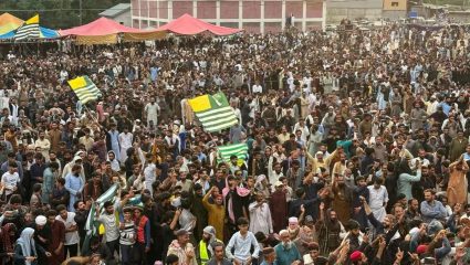 PoK Protests : ‘प्रत्येक मुलाला मारले जाईल…’,मुझफ्फराबादचा मोर्चा ठरवणार काश्मीरचे भविष्य; 60,000 आंदोलक रस्त्यावर