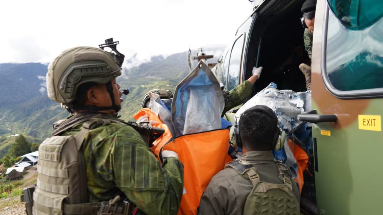 Papua Attack : इंडोनेशियाच्या पापुआत हिंसाचार! अमेरिकन वैमानिकाची हत्या करुन विमान पेटवले