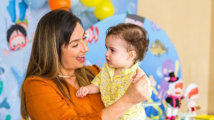 Parenting Tips : नवजात बाळाला जन्मानंतर १२ दिवस सोन्याचे दागिने का घालू नयेत? जाणून घ्या कारण