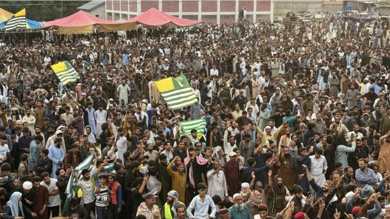 PoK Protest: पाकव्याप्त काश्मीरमध्ये रणकंदन; शाहबाज शरीफ सरकारला 48 तासांचा अल्टिमेटम, 15 जुलैला होणार स्वातंत्र्याची घोषणा