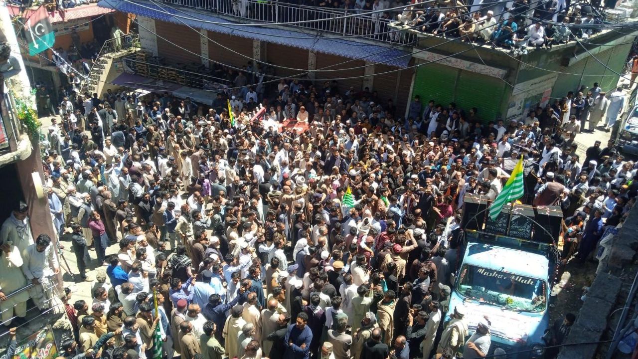 PoK Protest: ‘एक जरी वाचला तरी…’ PoK मध्ये रक्ताची होळी; पाकिस्तानी लष्कराच्या दडपशाहीविरुद्ध JAAC ची आरपारची लढाई