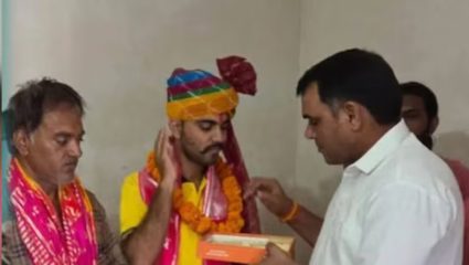 NEET Success Story: नीट यूजी परीक्षेपूर्वी मुलाचा मृत्यू, वडिलांनी दिली परीक्षा अन् आता ते बनणार डॉक्टर