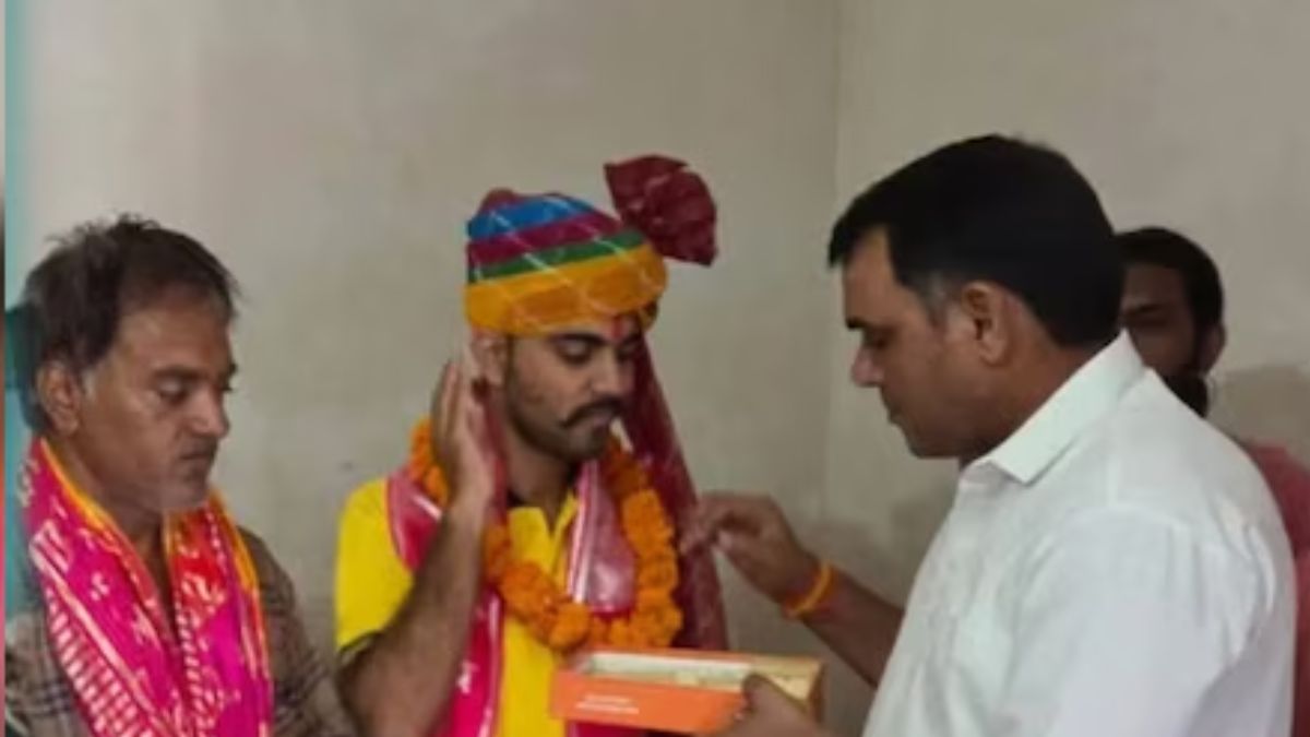 NEET Success Story: नीट यूजी परीक्षेपूर्वी मुलाचा मृत्यू, वडिलांनी दिली परीक्षा अन् आता ते बनणार डॉक्टर