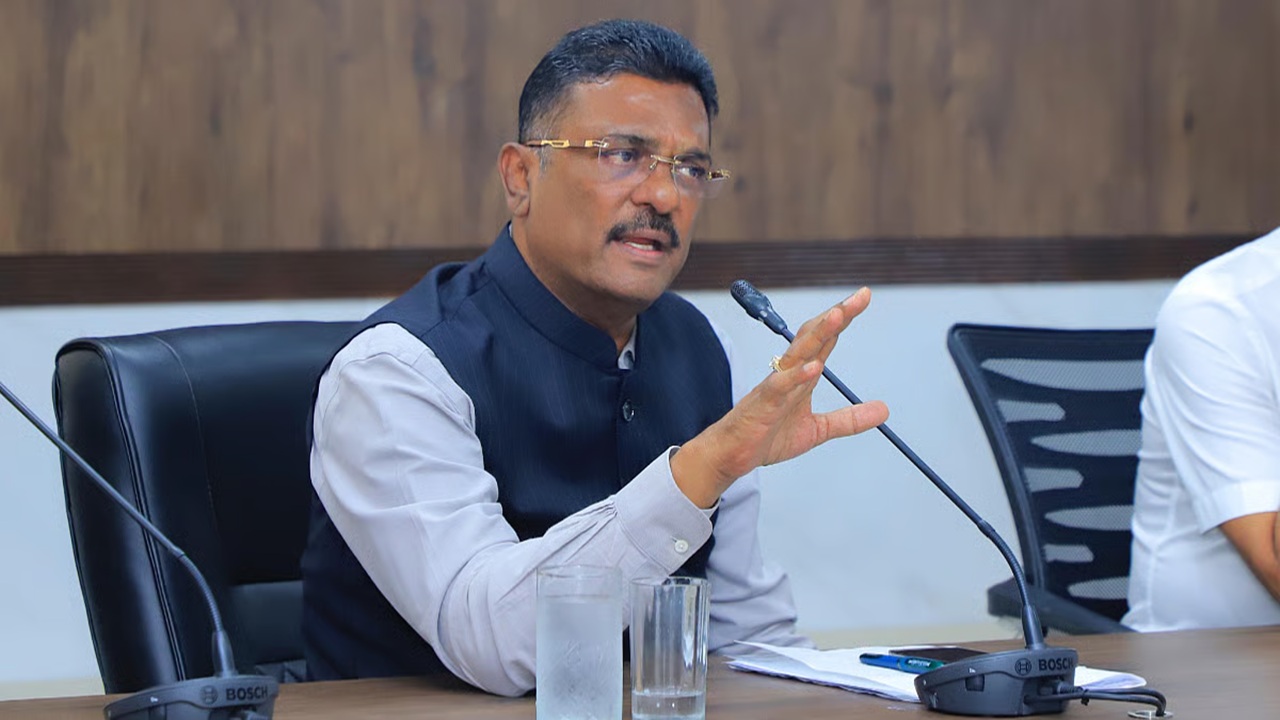 ST Employees: अतिवृष्टीमुळे गैरहजर ST कर्मचाऱ्यांना विशेष रजा द्या; परिवहन मंत्री प्रताप सरनाईकांकडे मागणी
