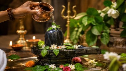 Shravan 2026 : श्रावणाचा पहिला दिवस कधी? पहिल्या दिवशी जलाभिषेकासाठी ‘हा’ शुभ मुहूर्त चुकवू नका