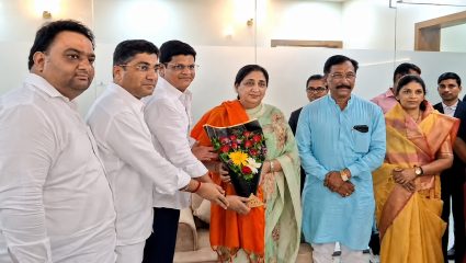 Sunetra Pawar: जिल्हा बँक निवडणुकीच्या पार्श्वभूमीवर सुनेत्रा पवार यांची अहिल्यानगर भेट; राजकीय हालचालींना वेग