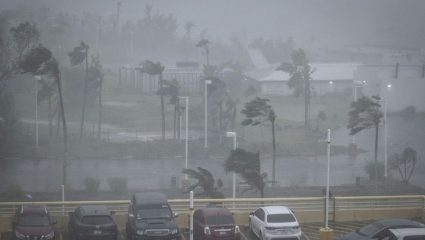 Super Typhoon Bavi: ताशी 333 किमी वेगाने धडकले महाचक्रीवादळ ‘बावी’; अमेरिकेच्या पॅसिफिक भागात मोठ्या विध्वंसाचा इशारा, VIDEO VIRAL