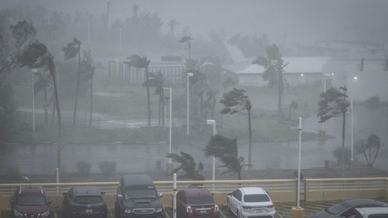 Super Typhoon Bavi: ताशी 333 किमी वेगाने धडकले महाचक्रीवादळ ‘बावी’; अमेरिकेच्या पॅसिफिक भागात मोठ्या विध्वंसाचा इशारा, VIDEO VIRAL