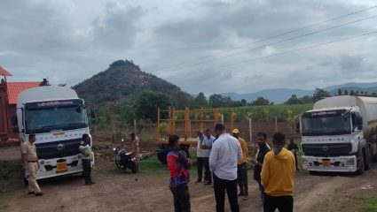 डेळेवाडी-गमेवाडी मार्गावर संशयास्पद रसायनाचे तीन टँकर जप्त; आरोग्य विभागाच्या सतर्कतेमुळे कारवाई