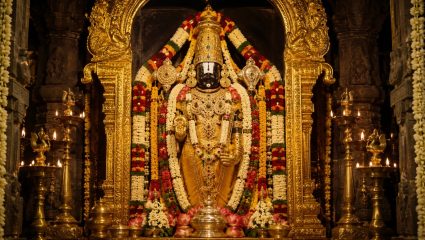 Tirupati Balaji Temple: बालाजींच्या कानांमागून समुद्राच्या लाटांचा आवाज का येतो? जाणून घ्या यामागील कारण