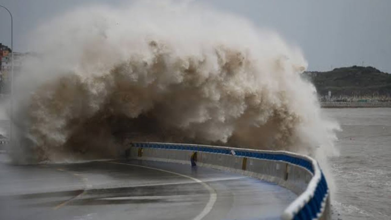 Typhoon Bavi : चीन-फिलिपिन्समध्ये बावी चक्रीवादळाचा हाहा:कार; आतापर्यंत १८ जणांचा मृत्यू