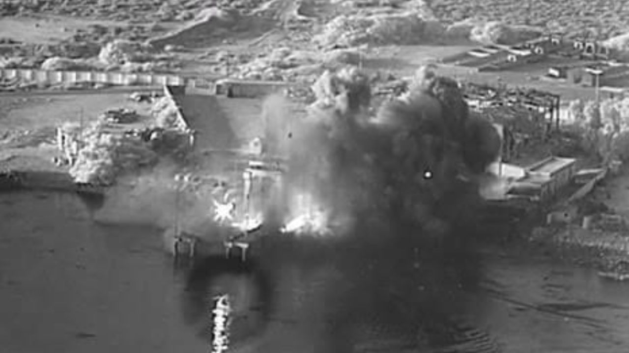 US Iran War : युद्ध चिघळले! अमेरिकेच्या नव्या कारवाईनंतर इराण आक्रमक; खाडी देशांमध्ये तणाव शिगेला