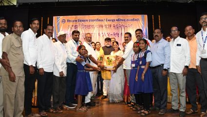 Ratnagiri News : कुशिवडे शिगवणवाडी शाळेचा मानाचा तुरा; आदर्श शाळा पुरस्काराने पालकमंत्री उदय सामंत यांच्या हस्ते गौरव