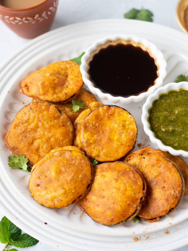 पावसाळ्यात चहासोबत बनवा कुरकुरीत वांग्याचे भजी