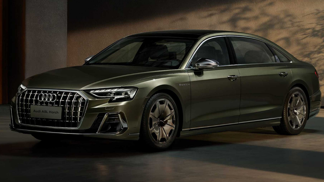 Audi A8 L (ऑडी ए८ एल) ही ऑडीची सर्वात आलिशान आणि फ्लॅगशिप सेडान कार आहे, जी प्रामुख्याने व्हीआयपी प्रवासासाठी ओळखली जाते. या कारच्या मागील सीटवर मसाज फंक्शन्स, एंटरटेनमेंट स्क्रीन आणि विमानासारखा आरामदायी लेगस्पेस मिळतो. अद्ययावत तंत्रज्ञान आणि उत्कृष्ट रायडिंग कम्फर्टमुळे ही कार बिझनेस क्लास लोकांसाठी पहिली पसंती ठरते.