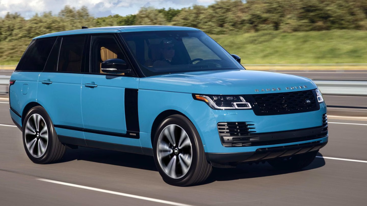 रेन्ज रोव्हर ऑटोबायोग्राफी ५०थ एडिशन (Range Rover Autobiography Fifty Edition) १९७० मध्ये लाँच झालेल्या मूळ रेन्ज रोव्हरच्या ५० व्या वर्धापन दिनानिमित्त ही खास सुवर्णमहोत्सवी आवृत्ती बाजारात आणली गेली होती. यात ५.०-लीटर V8 इंजिन दिलेले होते जे ५१८ हॉर्सपावर जनरेट करायचे. गाडीच्या बाहेरील आणि आतील भागावर खास commemorative 'Fifty' बॅजिंग आणि विंडसर लेदर फिनिशिंग देण्यात आले होते. ब्रँडच्या लाँचिंगच्या वर्षाची (१९७०) आठवण म्हणून या कारचे केवळ १,९७० युनिट्स उत्पादित केले गेले.
