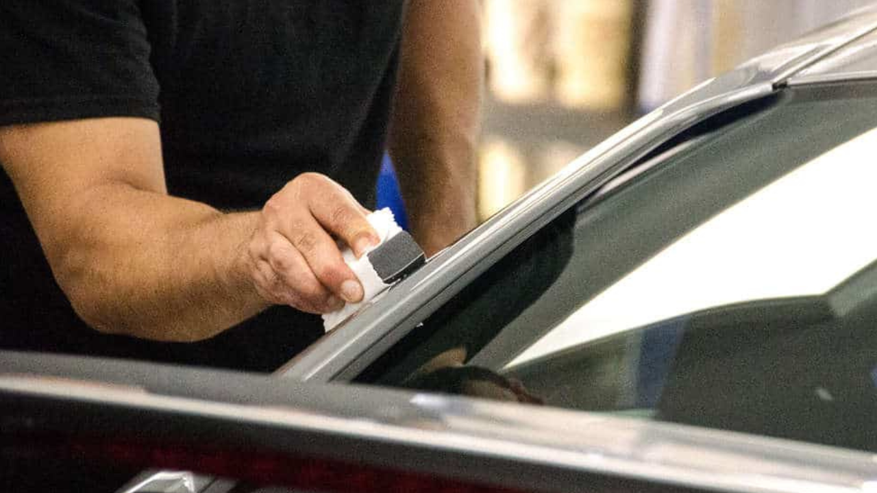 Monsoon Car Hacks: पावसाळ्यात काचांवर पाणी न साचण्यासाठी कोणते कोटिंग उत्तम? जाणून घ्या