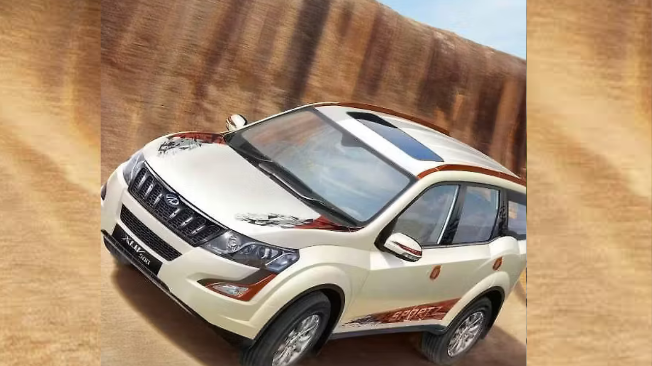 महिंद्रा एक्सयूव्ही ५०० 'स्पोर्टझ एडिशन' (XUV500 Sportz) महिंद्राची अत्यंत यशस्वी प्रीमियम एसयूव्ही XUV500 ची स्टाइल अधिक स्पोर्टी बनवण्यासाठी ही एडिशन बाजारात आणली गेली होती. बोनेट आणि साइड पॅनेलवर स्पोर्टी बॉडी डेकल्स, रेड अ‍ॅक्सेंट अलॉय व्हील्स, ड्युअल-टोन एक्स्टीरियर आणि नवीन हाय-एंड इन्फोटेनमेंट सिस्टममुळे ही गाडी दिसायला अत्यंत आक्रमक होती.